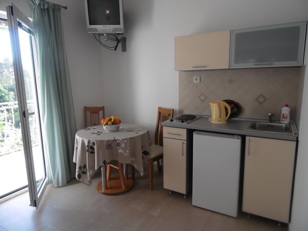 Apartments Slavica Jovanovic Sveti Stefan Pokoj fotografie